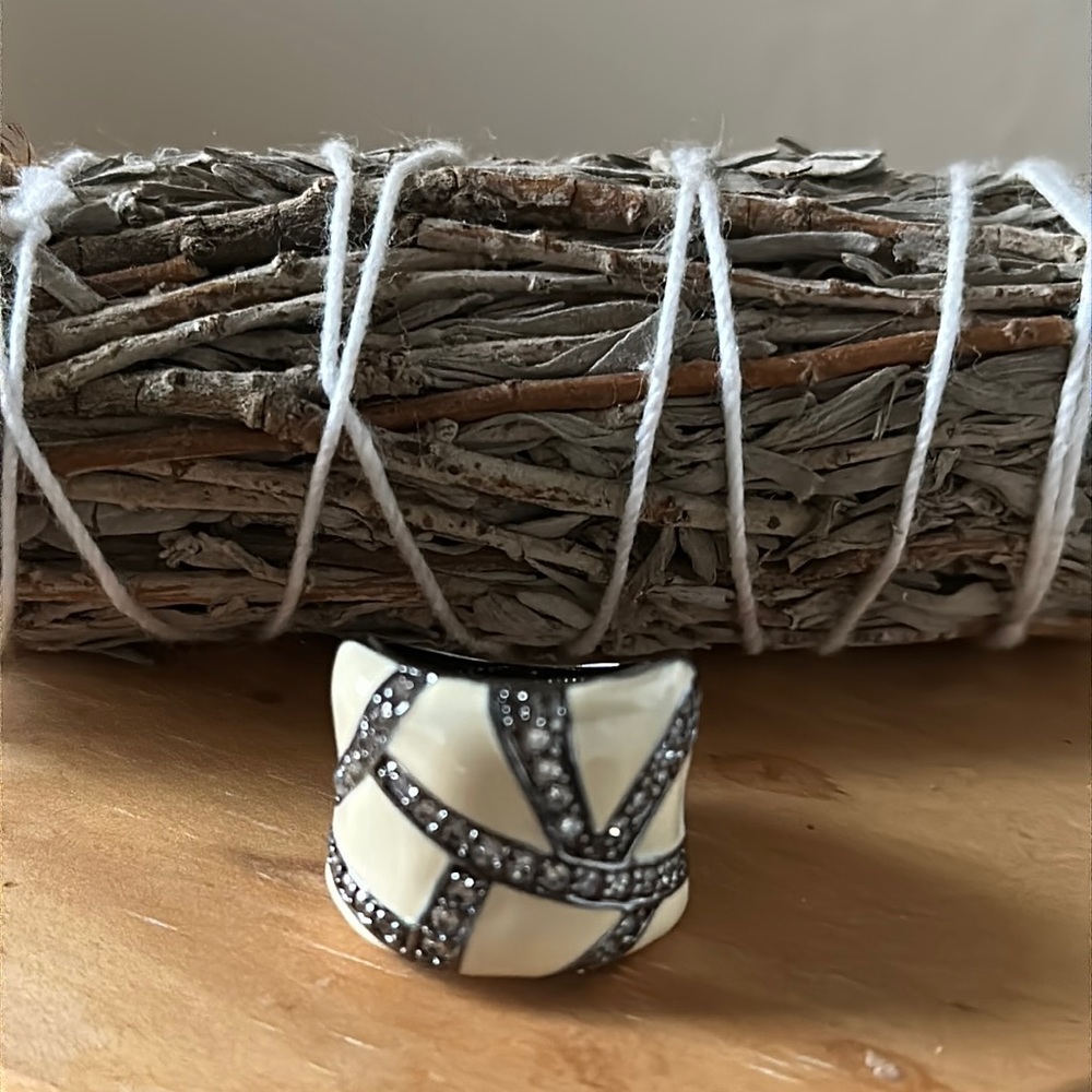 Fashion ring